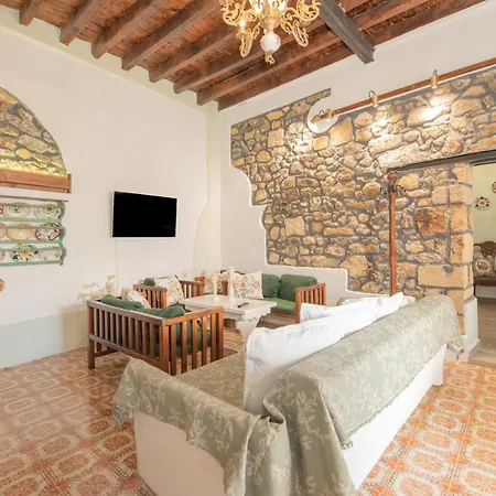 Philoxenia Traditional House * Pastida