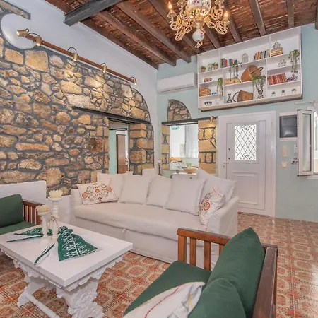 Philoxenia Traditional House * Pastida