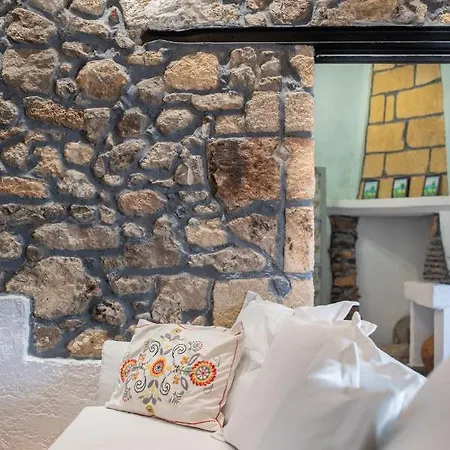 Apartment Philoxenia Traditional House