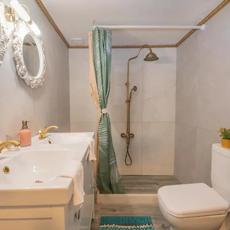 Apartment Philoxenia Traditional House *
