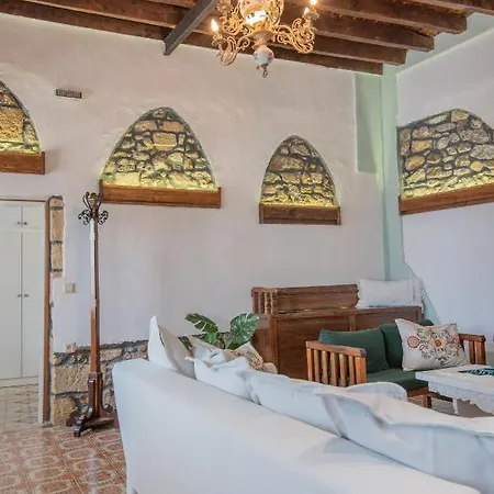 Daire Philoxenia Traditional House *