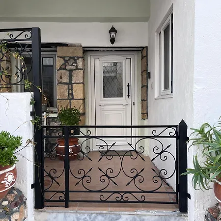 Philoxenia Traditional House Apartment