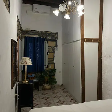 Apartment Philoxenia Traditional House Pastida
