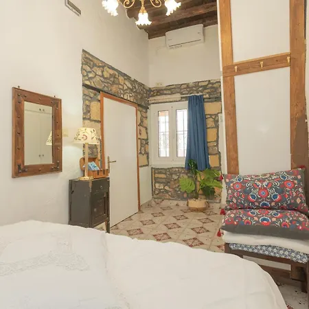 Philoxenia Traditional House Apartment