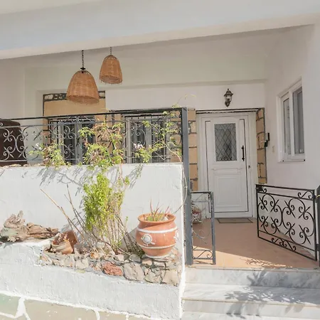 Daire Philoxenia Traditional House *