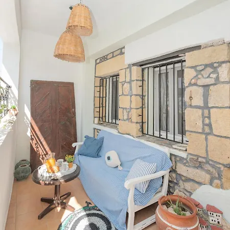 Philoxenia Traditional House Apartment Pastida
