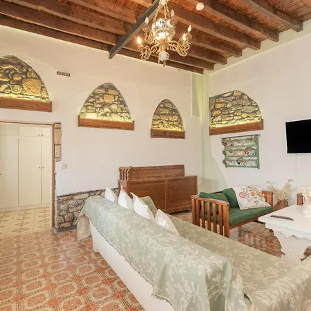 Apartment Philoxenia Traditional House Pastida