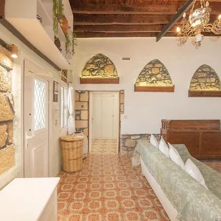 Philoxenia Traditional House * Pastida