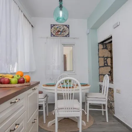 Lägenhet Philoxenia Traditional House